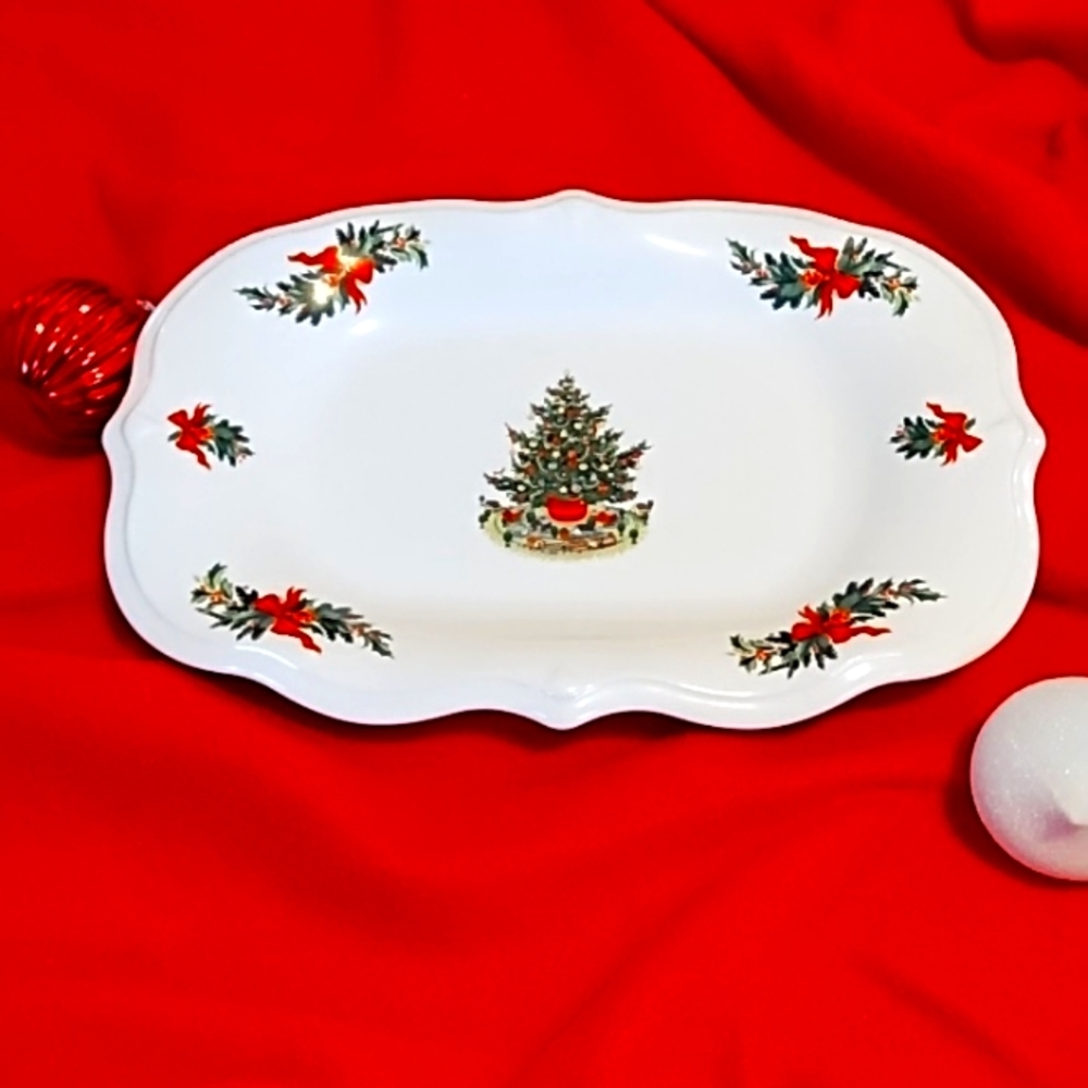 Christmas Heritage Sculpted Bread Tray